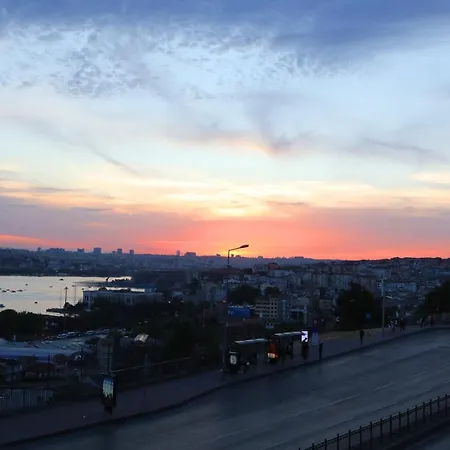 Central Apartment With Golden Horn View In Beyoglu *